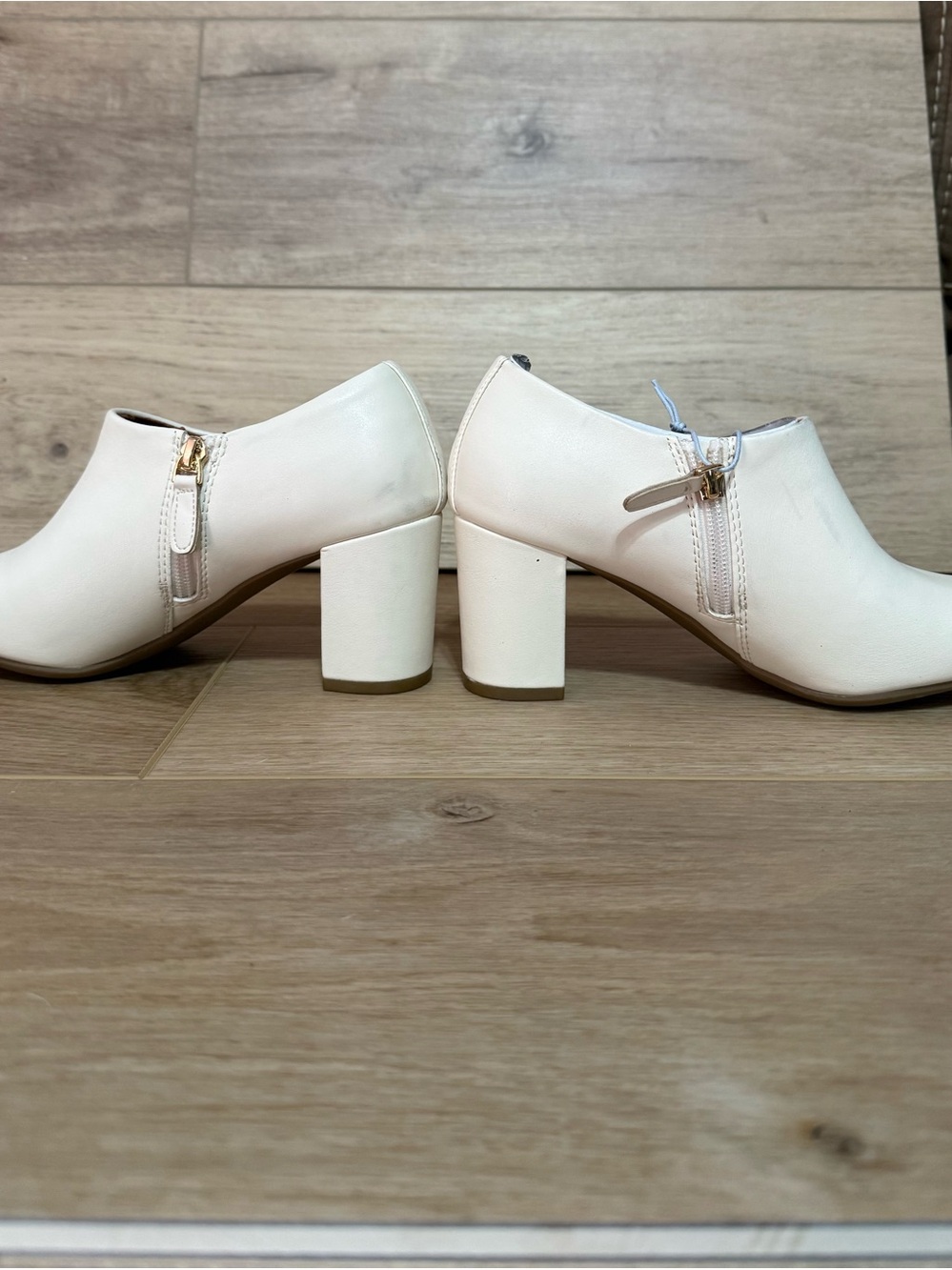 Aerosoles Women’s Cream Block Heel Zip Ankle Booties